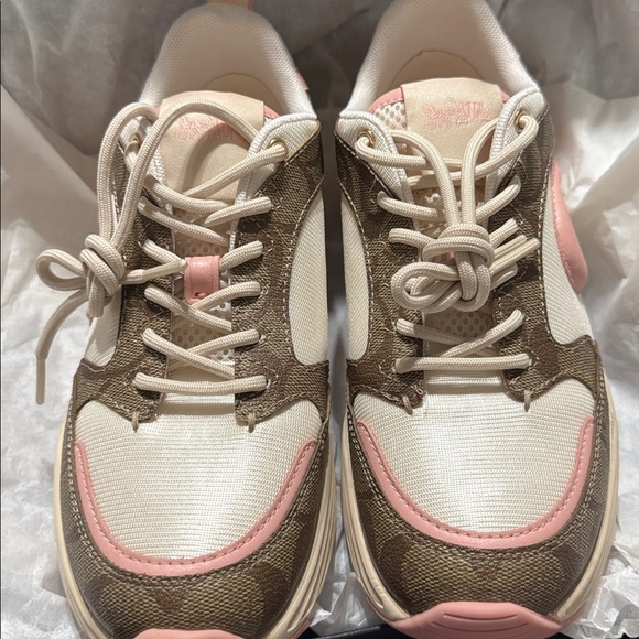 Coach sneakers pink and cream color with classic coach symbol in good condition - Picture 3 of 5